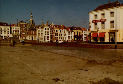 31354 Vanaf de Nieuwendijk gezicht op het Beursplein, van links naar rechts het Beursplein met Beursgebouw, de panden ...