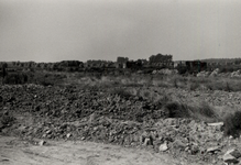 31716 Papegaaienburg zoals het was voordat er woningen gebouwd werden. Op de achtergrond staan drie bunkers uit WO II.