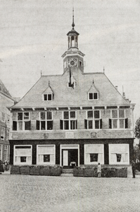 31776 Het Beursgebouw op het Beursplein zoals het gebouw eruit zag na de restauratie in 1928. Toen werd het gebouw met ...