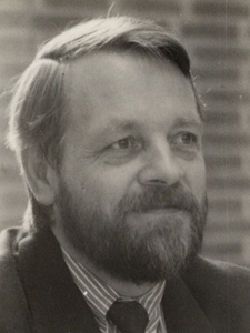 31906 M. Dekker, lid van de raad van de gemeente Vlissingen voor het CDA. Foto t.g.v. de raadsperiode 1986-1990.
