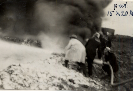 31941 Oefening van de Vlissingse brandweer op het terrein van de Vlismar aan de Prins Hendrikweg in Vlissingen. Het ...