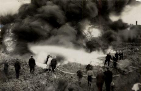 31946 Oefening van de Vlissingse brandweer op het terrein van de Vlismar aan de Prins Hendrikweg in Vlissingen. Het ...