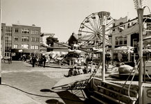 32240 Kermis te Vlissingen. Gezicht op de Zeilmarkt.