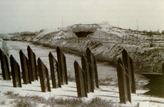 32366 Tweede Wereldoorlog. Tankgracht en bunker, versprerring rond Vlissingen