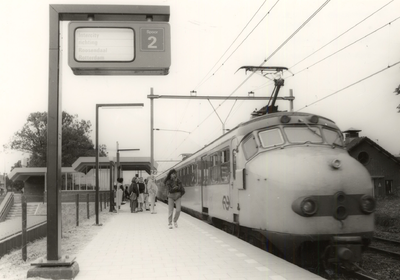 32409 Het station in Oost-Souburg, aangelegd in 1986. Officiële opening op 31 mei 1986 door burgemeester J.C.Th. van der Doef