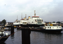 32418 Schepen van de Provinciale Stoombootdiensten in Zeeland in de 2e Binnenhaven.Links ziet men de Prinses Irene en ...