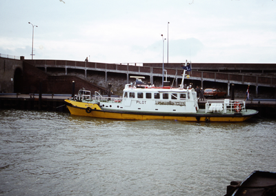 32463 Redeafhaalboot Walvis van het Nederlands loodswezen in de Voorhaven.