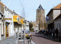 32550 De Paspoortstraat in Oost-Souburg met op de achtergrond de Nederlands Hervormde Kerk aan het Oranjeplein