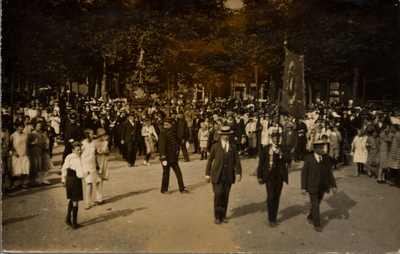 32672 Feestelijke optocht op het Bellamypark t.g.v. het 25-jarig bestaan van 'Vlissingen Vooruit'