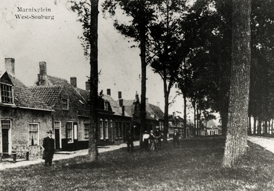 32717 De huisjes aan de noordzijde van het Marnixplein in West-Souburg
