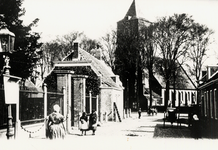 32747 De Paspoortstraat in Oost-Souburg met op de achtergrond de Nederlands Hervormde Kerk op het Oranjeplein