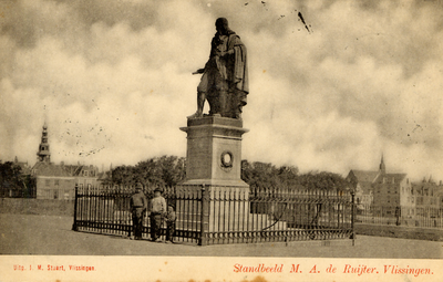 32882 Standbeeld M.A de Ruijter. Vlissingen .Standbeeld M.A. de Ruyter, Keizersbolwerk, Boulevard de Ruyter.