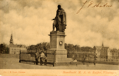 32883 Standbeeld M.A. de Ruijter. Vlissingen .Standbeeld M.A. de Ruyter, Keizersbolwerk, Boulevard de Ruyter.