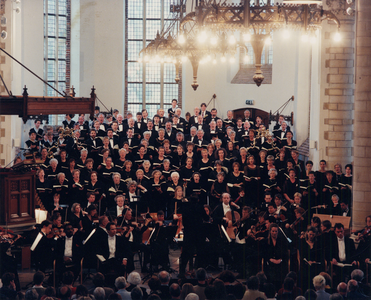 33385 De Vlissingse Oratorium Vereniging voert na 47 jaar de Matthaeus Passion van J.S. Bach uit.Voorste rij: Cobi ...