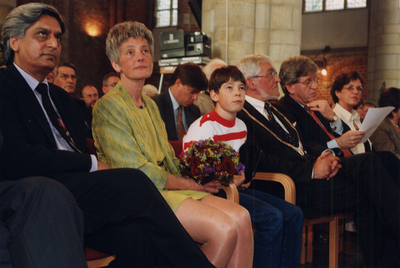 33613 Afscheid in de Sint Jacobskerk van J.C.Th. van der Doef als burgemeester van Vlissingen.Op de foto staan ...