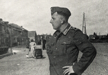 33657 Tweede Wereldoorlog. Duitse militairen gelegerd in Vlissingen. Op de foto: Becker