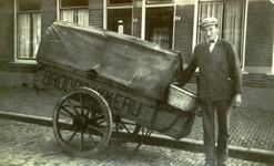 33849 Broodbezorger Klaas Oreel, werkzaam bij bakkerij Kousemaker.