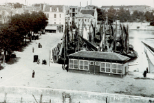 33852 Gezicht op de Nieuwendijk, De Ruyterplein en Engelse- of Vissershaven