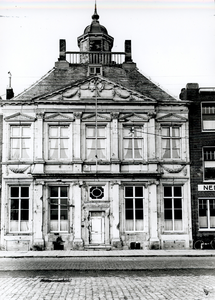34012 Het Lampsinshuis, Nieuwendijk no.11. Gebouwd in 1641 als woonhuis voor de familie Lampsins