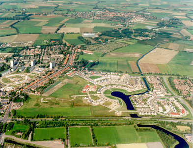 34217 Luchtfoto van Vlissingen. De wijk Rosenburg gezien richting noord. Links een gedeelte van de wijk Paauwenburg. ...