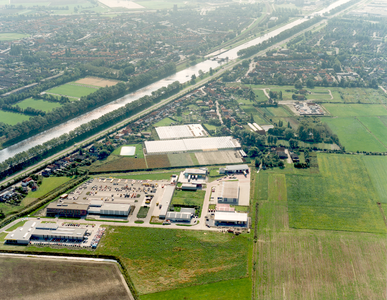 34219 Luchtfoto van Vlissingen. Het bedrijventerrein Vrijburg gezien in zuidelijke richting. Op de achtergrond ziet men ...
