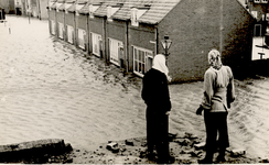 34496 Stormvloedramp 1 febr. 1953. Gezicht op de Verlorenlandstraat.