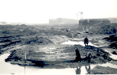 34503 Het graven en aanleggen van de jachthaven aan de Prins Hendrikweg. Het slopen van de fundatieplaat bij de havenmond