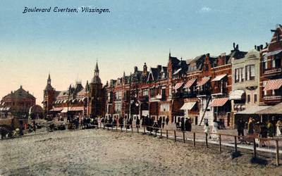 34717 Boulevard Evertsen, Vlissingen . Boulevard Evertsen met het badstrand en links op de achtergrond het Grand Hotel ...