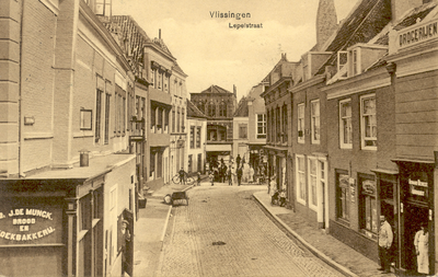 34949 Vlissingen Lepelstraat De Lepelstraat gezien vanaf de hoek Sint Jacobsstraat met rechts de winkels van J.A. ...