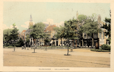 35013 Vlissingen - Bellamypark Op de achtergrond de fontein ter ere van Betje Wolff en Aagje Deken en de huizen aan de ...