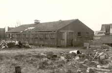 35195 Vervallen boerderij aan de Bosweg, het toekomstige clubhuis van de Sportvereniging Marathon.