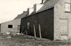 35199 Vervallen boerderij aan de Bosweg, het toekomstige clubhuis van de Sportvereniging Marathon.