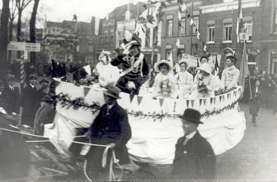 35213 Feestelijke optocht t.g.v. het huwelijk van Prinses Juliana en Prins Bernhard. Op de foto: praalwagens no.8, ...