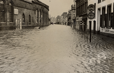 35321 De Walstraat na de stormvloedramp in de nacht van 31 jan. - 1 febr. 1953.Gezien vanaf het Betje Wolffplein.