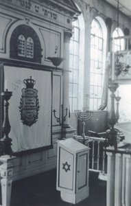 35451 Interieur van de Joodse kerk in de Gravestraat. no.35-37?Deze synagoge werd geopend in 1921.