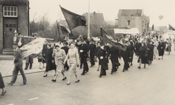 35475 Bevrijdingsfeesten te Vlissingen, optocht met diverse groepen en praalwagens. Het thema van de optocht is ...