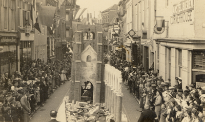35492 Grote optocht te Vlissingen t.g.v. het 40-jarig jubileum van H.M. Koningin Wilhelmina. Op de foto: de praalwagen ...
