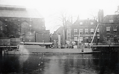 35877 Mijnenlegger Hr. Ms. Hadda liggend in de Dokhaven. De Hadda is een voormalige stoomkanonneerboot ( een ...