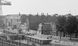 36277 Gezicht op de Dokkade. Links op de achtergrond de machinefabriek van de Kon. Mij. de Schelde, anno 1919. Na de ...