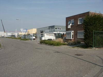 36369 Bedrijventerrein Vrijburg in Vlissingen. De Handelsweg met rechts de bedrijven Sunlux zonweringen en loodgieters- ...