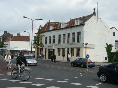 36463 De panden aan de oostzijde van de Scheldestraat gezien vanaf de hoek Scheldeplein / Smederijbaan. Scheldestraat 6 ...