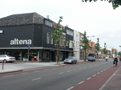 36466 De westzijde van de Scheldestraat vanaf de hoek Clijverstraat. Vanaf links de interieur en disignzaak van Altena ...