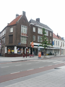 36471 De oostzijde van de Scheldestraat vanaf de hoek Kasteelstraat. Vanaf links: Seyner Sigarenmagazijn (Scheldestraat ...