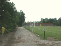36713 Sportpark Bonedijke aan de Olympiaweg. Het hoofdveld van voetbalvereniging Walcheren met kleedkamers.