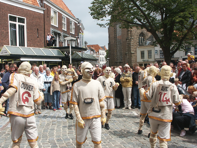 36909 De 24e editie van het jaarlijkse Straatfestival te Vlissingen. Optreden van de Franse groep Theatre Rouge op de ...