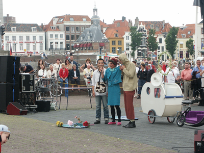 36922 De 24e editie van het jaarlijkse Straatfestival te Vlissingen. Een optreden op het Dijktheater