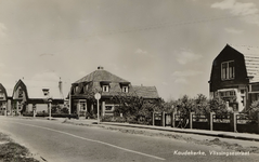 37055 Koudekerke, Vlissingsestraat . De Vlissingsestraat met midden op de foto het begin van de Zuidbeekseweg. Rechts ...