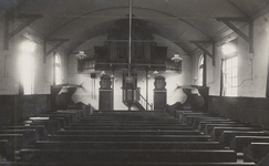 37066 Interieur van de Gereformeerde kerk in de Kanaalstraat te Oost-Souburg. De kerk is in 1891 in gebruik genomen, ...