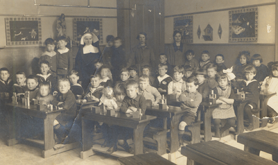 37133 Schoolklas van de Rooms-Katholieke (R.K.) Sint Annaschool, Bellamypark 33
