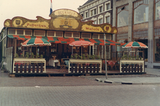 37361 Kermis te Vlissingen. Op de Zeilmarkt staat de poffertjeskraam van de firma Stui